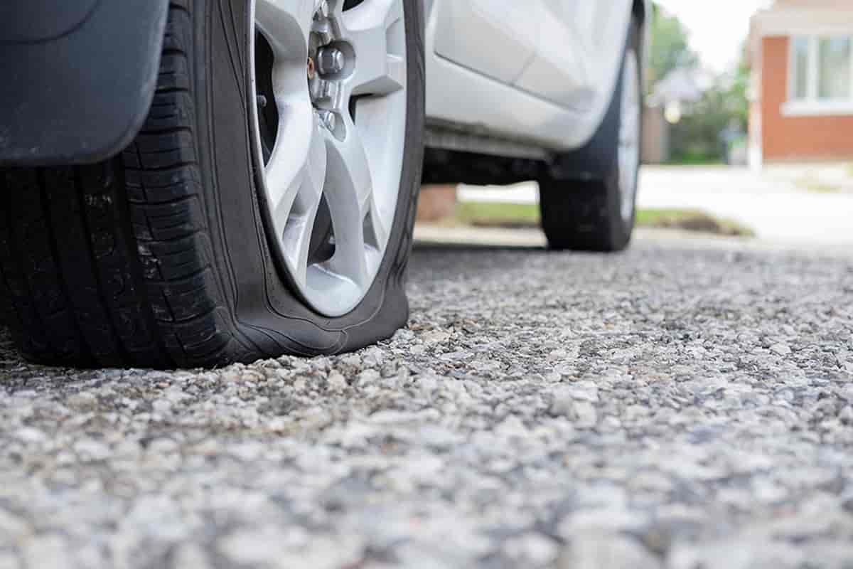 Kayseri oto kurtarma ekibi lastik patlaması durumunda yol yardım ve çekici hizmeti veriyor